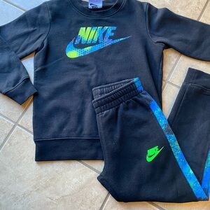 Nike sweatshirt and pants matching set size 6-7